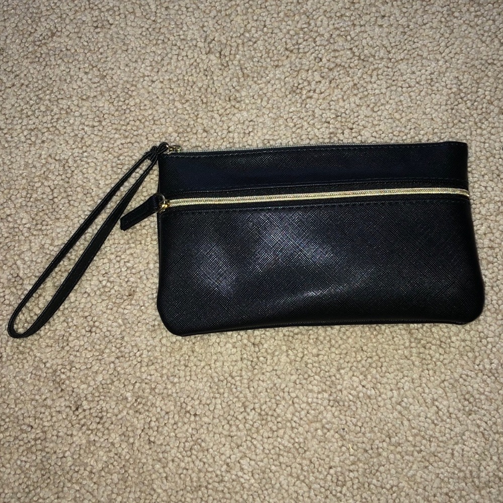 Black wristlet